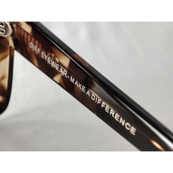 DIFF Eyewear Vanessa Sunglasses Cream Tortoise Oversized Square Frame Brown‎ main image 6